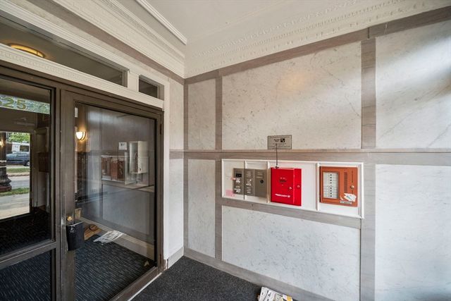 1625 Commonwealth Ave 18, Boston, MA 02135