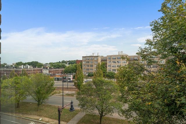 1625 Commonwealth Ave 18, Boston, MA 02135