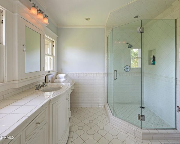1295 S Oakland Avenue, Pasadena, CA 91106