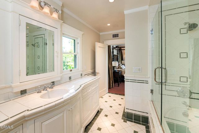 1295 S Oakland Avenue, Pasadena, CA 91106