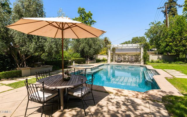1295 S Oakland Avenue, Pasadena, CA 91106