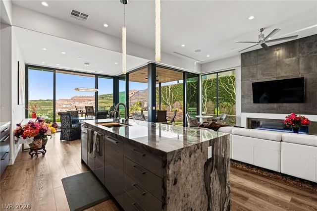 662 Falcon Summit Court, Henderson, NV 89012