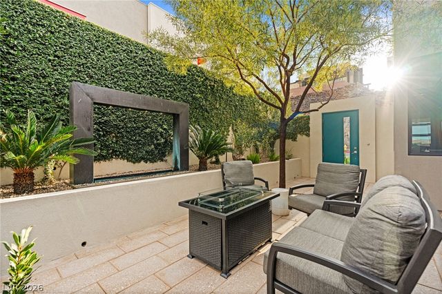 662 Falcon Summit Court, Henderson, NV 89012