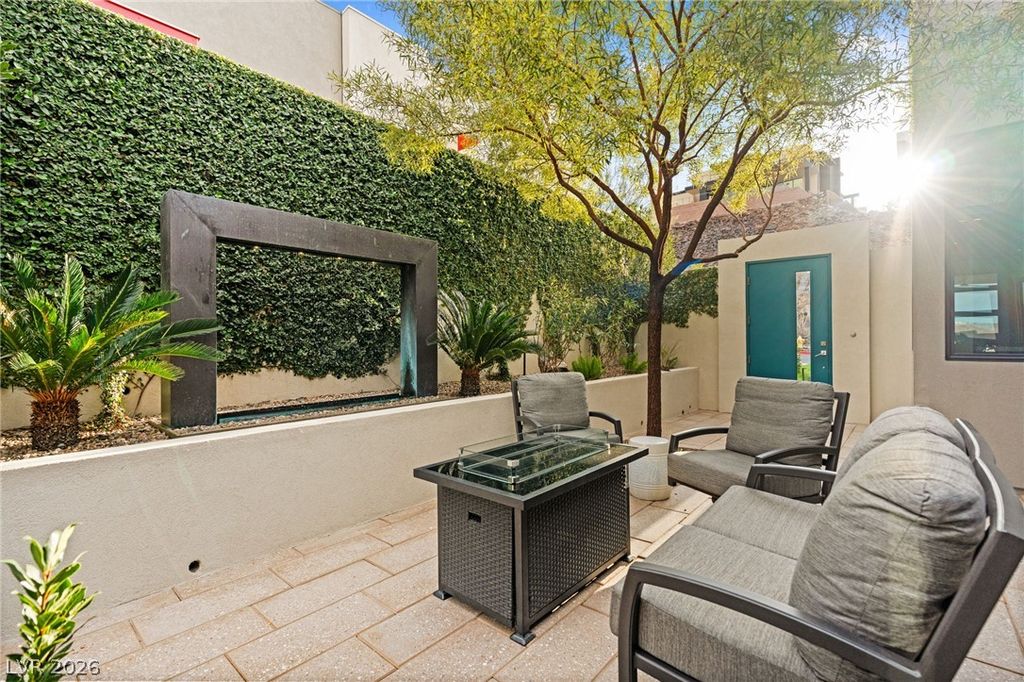 662 Falcon Summit Court, Henderson, NV 89012 — photo 2
