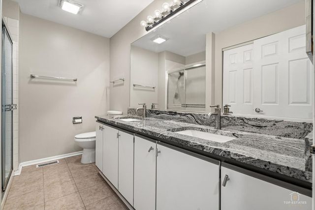 1028 Rockport Drive, Carol Stream, IL 60188