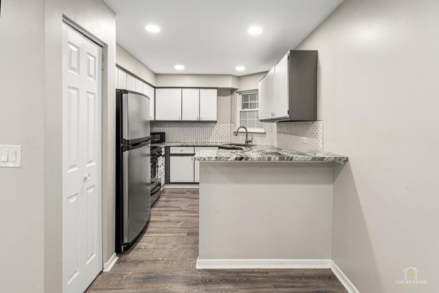 1028 Rockport Drive, Carol Stream, IL 60188