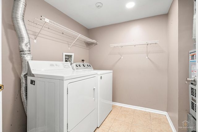 1028 Rockport Drive, Carol Stream, IL 60188