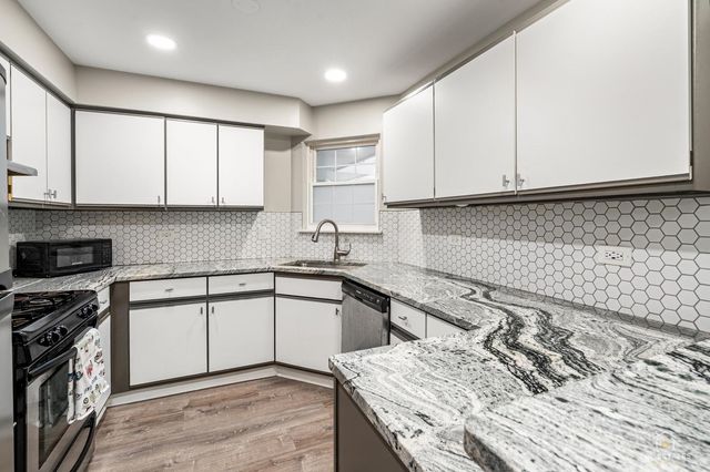 1028 Rockport Drive, Carol Stream, IL 60188
