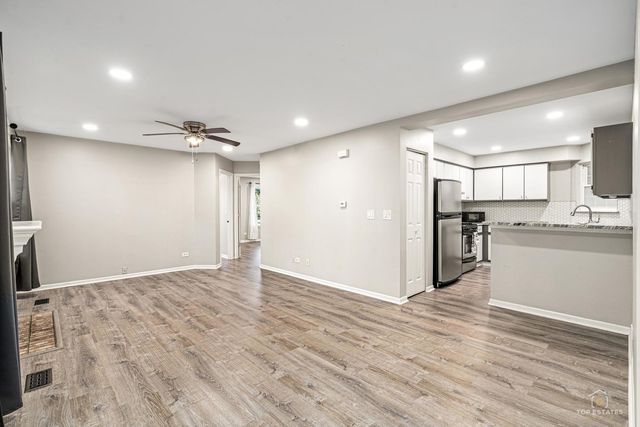 1028 Rockport Drive, Carol Stream, IL 60188
