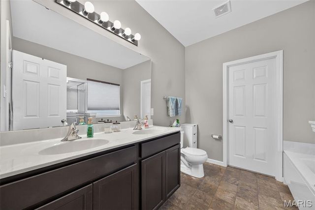 248 Thorn Brook Drive, O'fallon, MO 63366