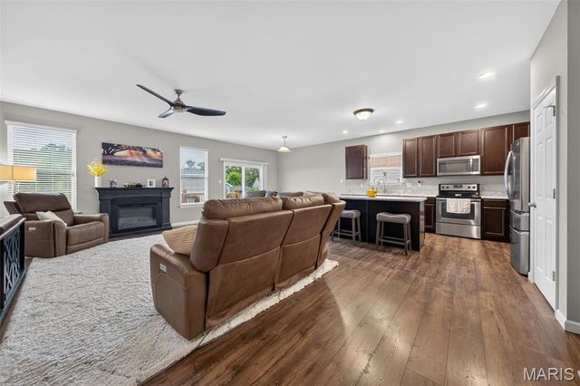 248 Thorn Brook Drive, O'fallon, MO 63366