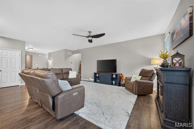 248 Thorn Brook Drive, O'fallon, MO 63366
