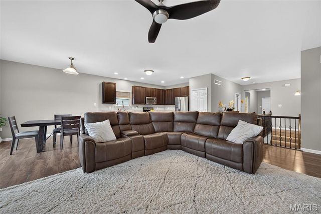 248 Thorn Brook Drive, O'fallon, MO 63366