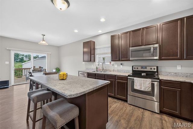 248 Thorn Brook Drive, O'fallon, MO 63366