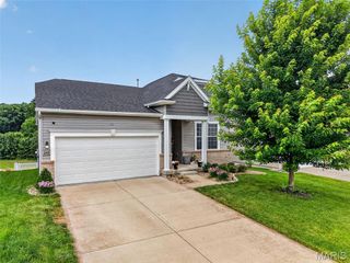 248 Thorn Brook Drive, O'fallon, MO 63366