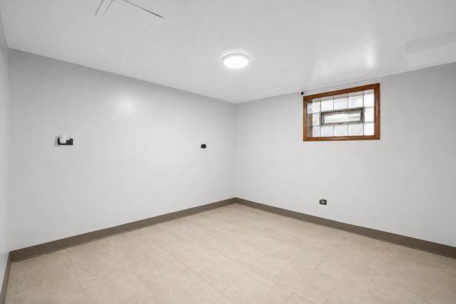 6452 S Knox Avenue, Chicago, IL 60629