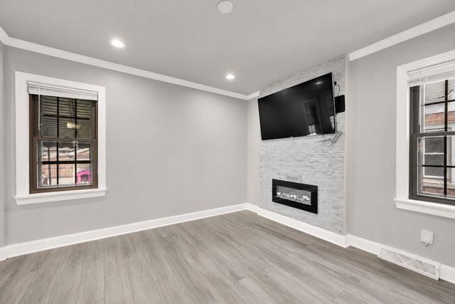 6452 S Knox Avenue, Chicago, IL 60629