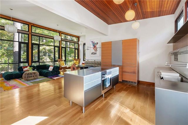 515 Claire NE Drive, Atlanta, GA 30307