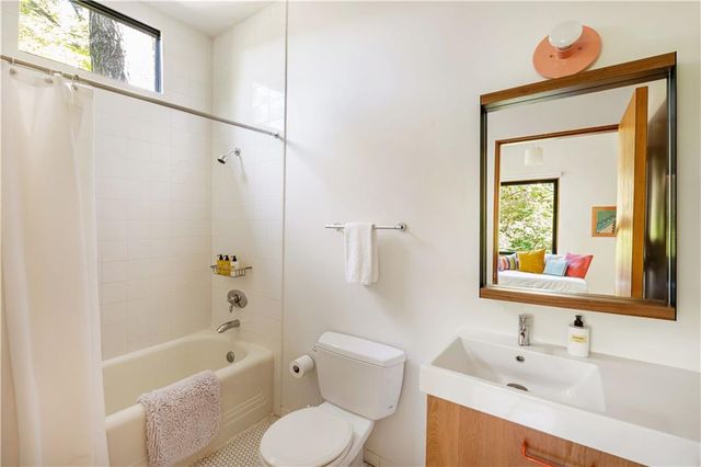 515 Claire NE Drive, Atlanta, GA 30307