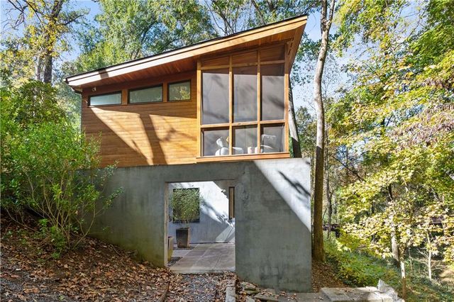 515 Claire NE Drive, Atlanta, GA 30307