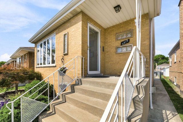 6010 S Mobile Avenue, Chicago, IL 60638