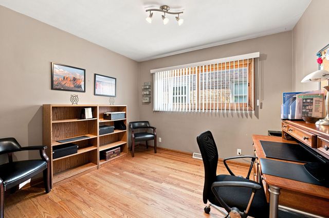6010 S Mobile Avenue, Chicago, IL 60638