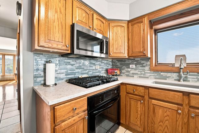 6010 S Mobile Avenue, Chicago, IL 60638
