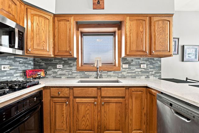 6010 S Mobile Avenue, Chicago, IL 60638