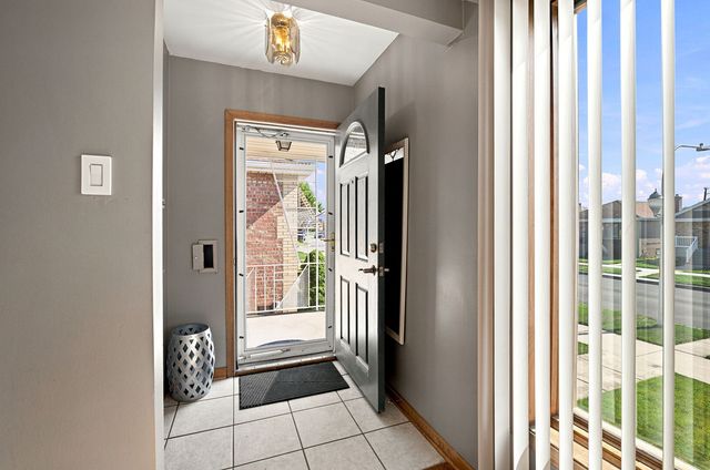 6010 S Mobile Avenue, Chicago, IL 60638