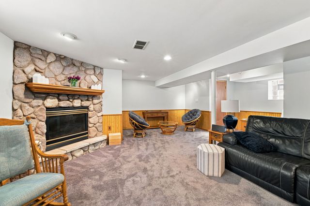 6010 S Mobile Avenue, Chicago, IL 60638