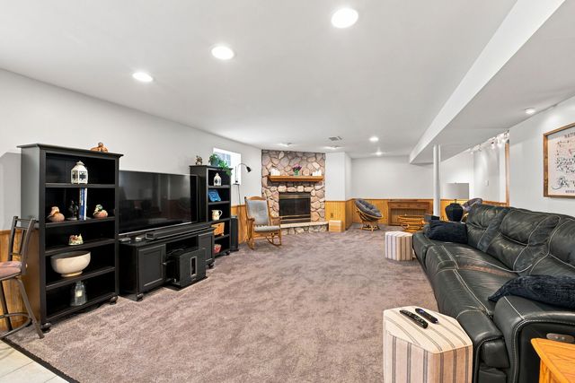6010 S Mobile Avenue, Chicago, IL 60638