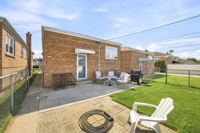 6010 S Mobile Avenue, Chicago, IL 60638