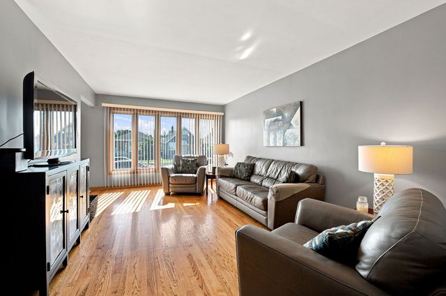 6010 S Mobile Avenue, Chicago, IL 60638