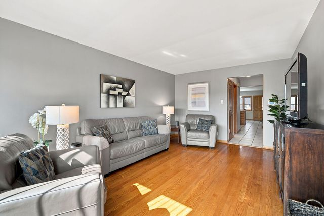 6010 S Mobile Avenue, Chicago, IL 60638