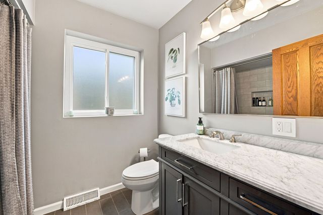 6010 S Mobile Avenue, Chicago, IL 60638