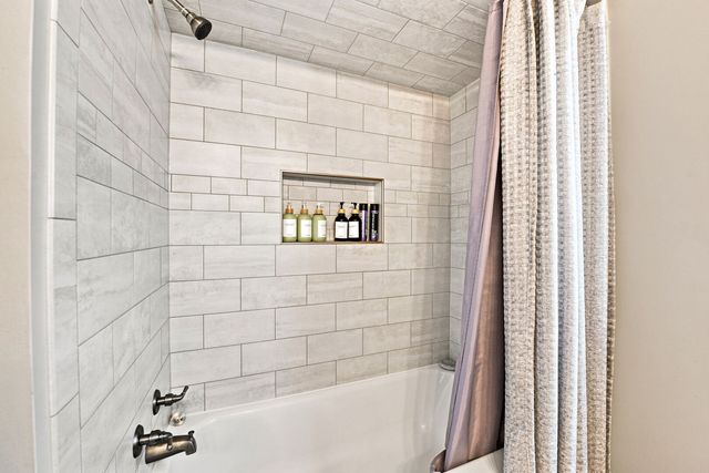 6010 S Mobile Avenue, Chicago, IL 60638