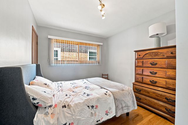6010 S Mobile Avenue, Chicago, IL 60638