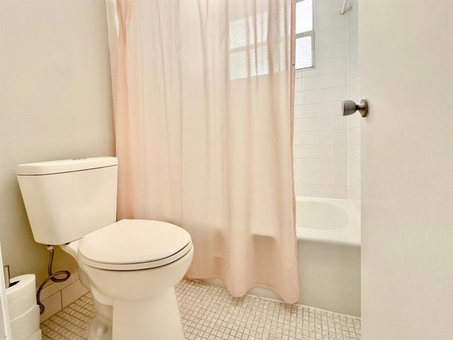 4401 NW 41st Street 104, Lauderdale Lakes, FL 33319