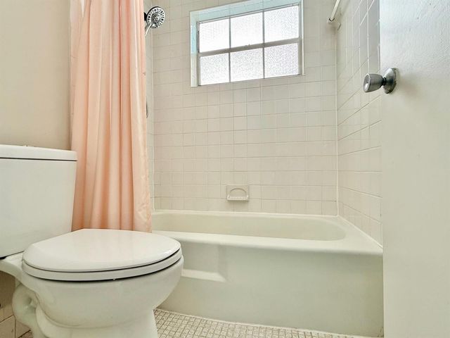4401 NW 41st Street 104, Lauderdale Lakes, FL 33319