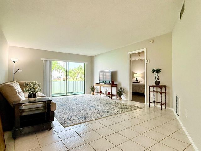 4401 NW 41st Street 104, Lauderdale Lakes, FL 33319