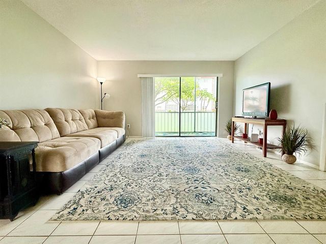 4401 NW 41st Street 104, Lauderdale Lakes, FL 33319