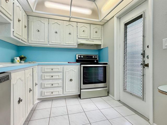 4401 NW 41st Street 104, Lauderdale Lakes, FL 33319