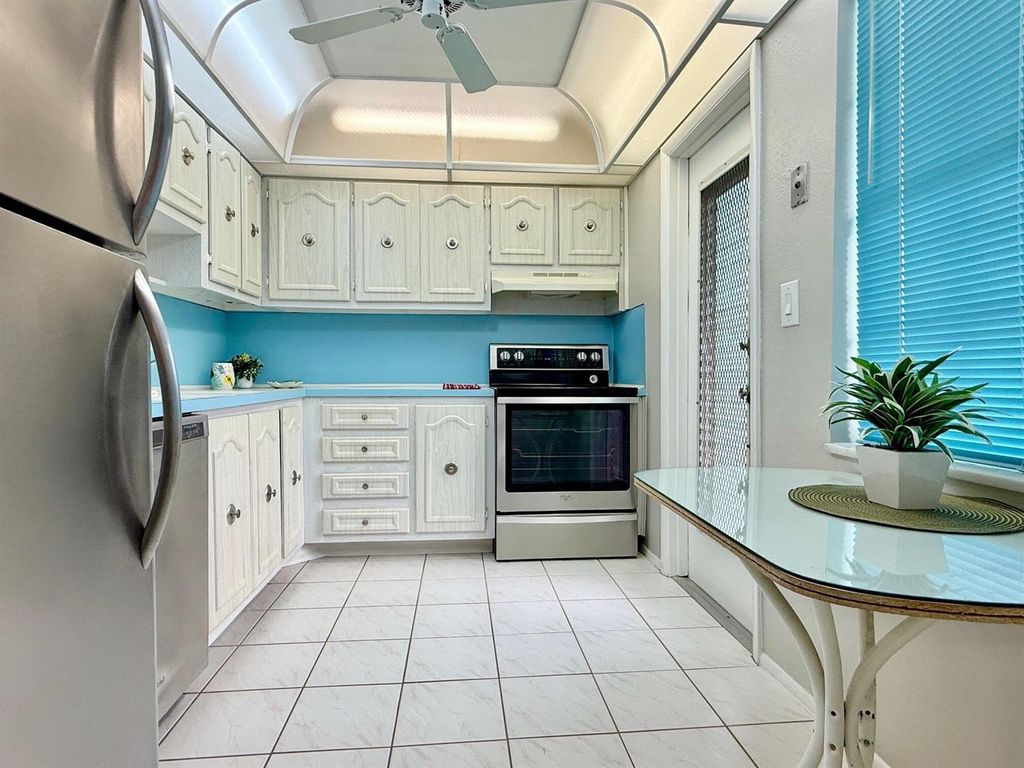 4401 NW 41st Street 104, Lauderdale Lakes, FL 33319