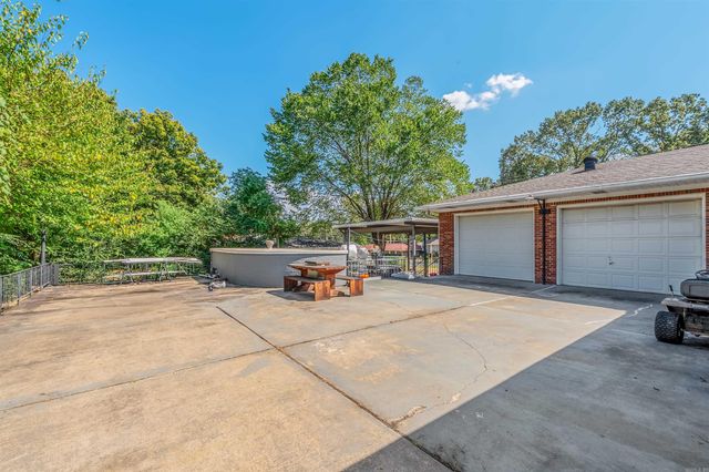 406 S Claremont Ave, Sherwood, AR 72120