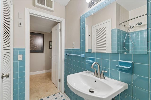 4420 W SAN CARLOS STREET, Tampa, FL 33629