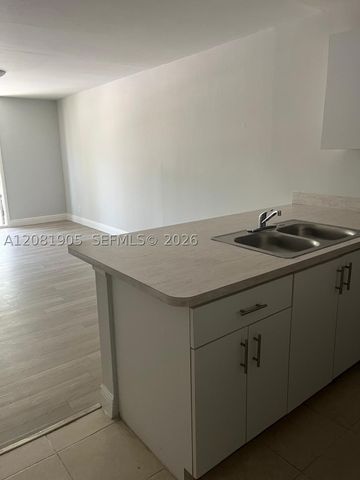 2701 Riverside Dr 203-B, Coral Springs, FL 33065