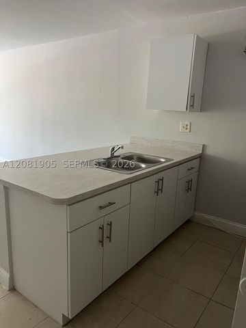 2701 Riverside Dr 203-B, Coral Springs, FL 33065