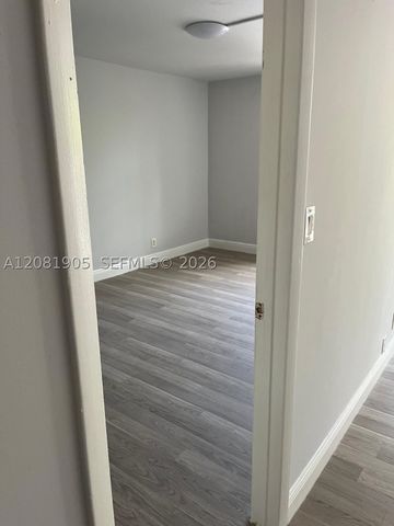 2701 Riverside Dr 203-B, Coral Springs, FL 33065