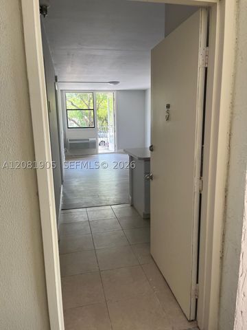 2701 Riverside Dr 203-B, Coral Springs, FL 33065