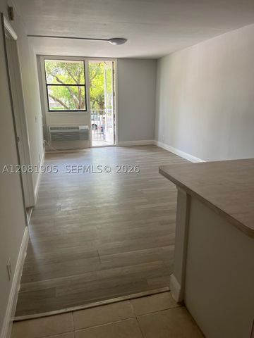 2701 Riverside Dr 203-B, Coral Springs, FL 33065
